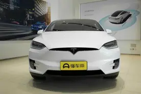 Model X采用鸥翼式车门，百公里加速可达2.9秒，动力即实力图片