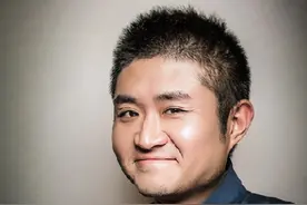 著名相声演员苗阜被打？右脸受伤抓痕明显，施暴者曾受郭德纲力捧图片