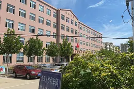 大连28名中小学生腹泻送医，家长：在校就餐的学生出现腹泻图片