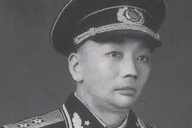 “四不走将军”刘昌毅，当众掀桌“顶撞”邓小平，65岁仍带兵打仗图片