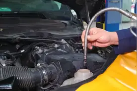 为什么汽车防冻液消耗很快，可能是暖风水阀和气缸垫出了问题？图片