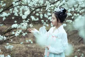 书生落第住在旅馆，一夜未眠，写下南宋最凄凉的听雨词图片