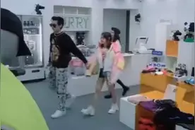 吴亦凡伸爪未成年女演员 Baby仗义解围图片