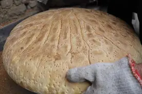 陕西一家人做非遗小吃，每个10斤重，30年工艺不改良，酵头是重点图片