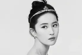 原来刘亦菲斜方肌粗大还脖子前伸的原因！是这个动作千万别瞎练图片