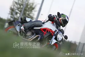 杜卡迪怪兽821配置太强势，比自家公升级还猛图片