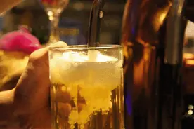 哈点？啤酒新鲜、来料免费加工…难怪埠西人谈大事业只愿意来“啤酒屋”！图片