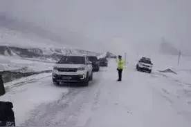 国道318线然乌段发生雪崩 已实行交通管制图片