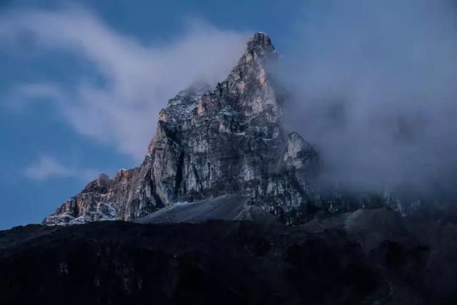 洛克线丨让无数行者放弃生命的地方，到底有多美