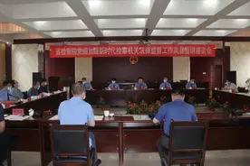 山西省人民检察院党组副书记、副检察长崔国红一行深入岚县人民检察院进行宣讲和调研座谈图片