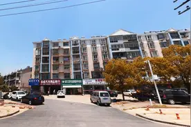 武汉远郊有座还建小区：设高校宿舍和美食街，成学生专属生活地带图片