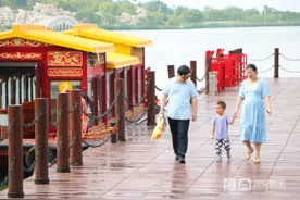 画舫河上走，人在画中游 东营市广利河游船通航啦图片
