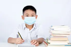 深圳中小学学生和授课教师在校无须戴口罩 市教育局：要求各学校执行国家级文件图片