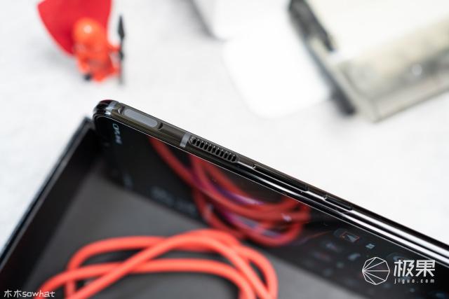 红魔5G暴走开黑，144Hz刷新率爽飞！除了打游戏它还有狠招～