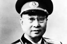 这个大将是主席的开心果，整蛊整到主席头上，主席这样评价他图片