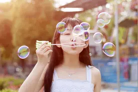 确认恋爱关系后，但是女生仍然犹豫不决，怎么办？