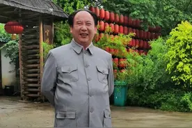 毛新群老师莅临贵港市中小微民营企业协会传播红色文化图片