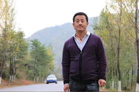 “长贵”扮演者王小宝近况曝光，娶“女儿”同学，娇妻小他19岁图片