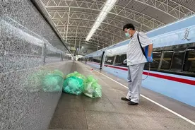 高铁垃圾须两次消毒才可清运 为旅客打造安全放心的乘车环境图片