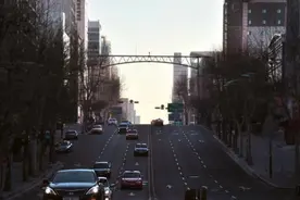 此邻国首都是世界十大城市之一，街道建设却像县城，国人还爱去图片