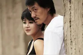 一场车祸改变轨迹，一盘酸菜改变人生，雪村经历了什么？图片