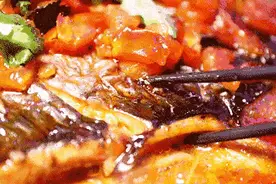 有贡品之称，火爆烤鱼店！多数却是湄公河中，泛滥的下等鱼冒充图片