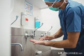 医生手术中掉裤子意外走红，手术台上掉裤子不是想提就能提图片