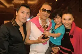 谢贤开导孙子别记恨爸爸，孩子的回答很暖心，张柏芝堪称好妈妈图片