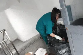 马伊琍变了，45岁保洁阿姨火了：这样活，才配得上你的余生！图片