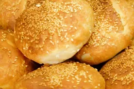 想吃烧饼不用买，教你在家里做，层次丰富，个个起酥，比买的好吃图片