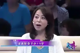 49岁美妇嫁小19岁老公，还生下三胞胎，网友：门当户对不重要图片