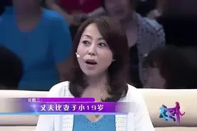 49岁美妇嫁小19岁老公，还生下三胞胎，网友：门当户对不重要图片