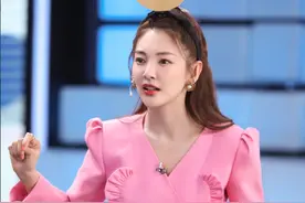 张雨绮又撒糖！和男友手牵手逛商场，还一脸温柔地依偎在男友怀里图片