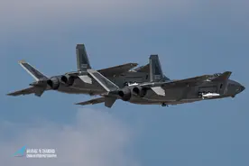 台北桃园进近传来警告，解放军海空力量连续喊话：已接近领空，立即离开图片