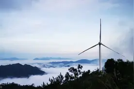 震撼！秋日的风车山云海如同仙境图片