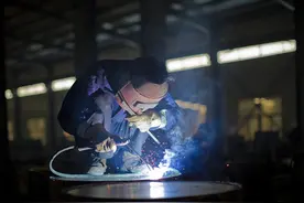 电焊到底有哪些危害？真的是月薪1万5都吃不起的青春饭吗？图片