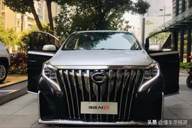 新车｜所有商务MPV请小心，传祺M8将推4座版，车内配电视图片