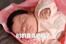 河南38岁女子晒带孙女视频引热议，调侃：我还没玩够，就当奶奶了图片