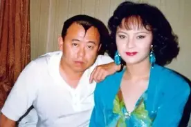 潘长江是她老公，她陪丈夫住厕所8年，用大度隐忍化解婚姻危机图片