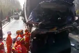 实拍大广高速河南驻马店段28车连撞救援现场 已致3人死亡视频封面