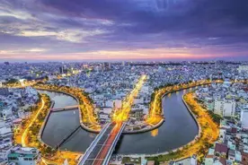 越南人高喊脱离亚洲，拥抱“西方文明”，看看他是怎么做的？图片