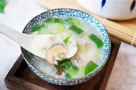 秋季早餐，得常喝这种蔬菜粥，口感咸香糯滑，促进食欲一天都精神图片