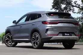 全新比亚迪宋PLUS，车宽1米89，配8核大屏全系185Ps图片