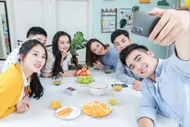 总有一天你会懂，越是大方的人，越是没有真心朋友图片