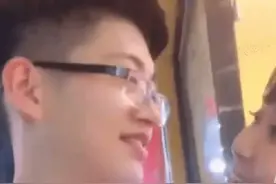 40岁女子苦苦等了10年，最终如愿嫁给闺蜜25岁儿子，如今过得怎样图片