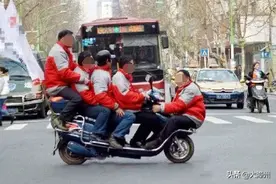 龙海一辆电动摩托车载5人？电动车：我太难了图片