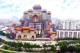 我国最大的单体艺术宫殿-云天宫，耗资20亿元，就在广西玉林市图片