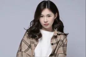 “抖腿女神”阿悠悠：为朋友婚礼献歌意外走红，仅仅是运气好吗？图片