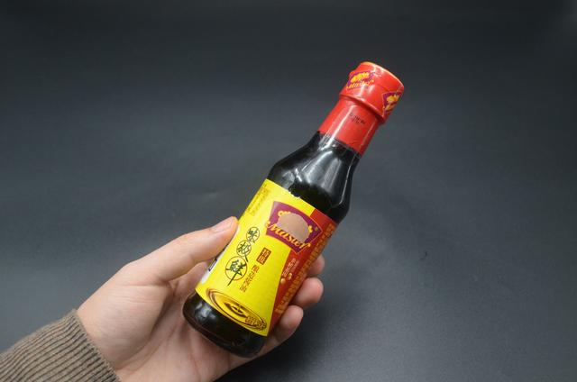 买酱油时，看一眼瓶身上几个字，就能轻松辨别酱油好坏，涨知识了