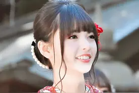 斋藤飞鸟东京T台秀，吊带背心时髦外穿，158身高气势不输任何人图片